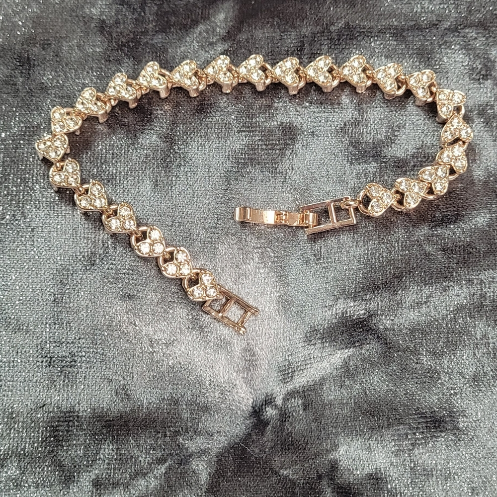 Rose Gold Heart Shaped  Bracelet - Picture 5 of 8